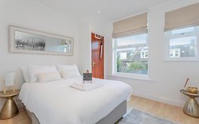 Luxury Granada Apartments - 1 & 2 Bed Flats W Free Parking Perfect For Contractors, Students Near The Beach