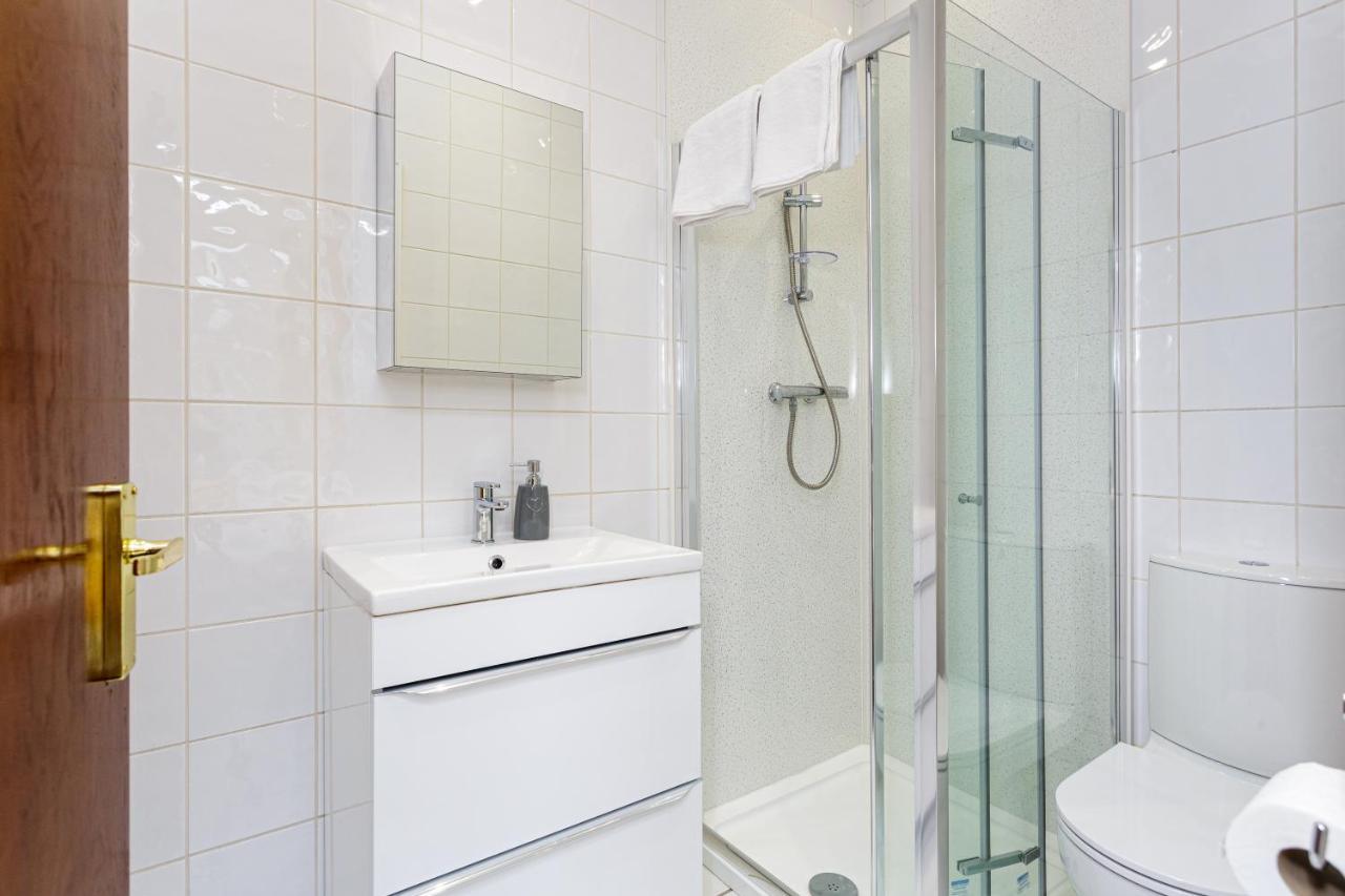 Luxury Granada Apartments - 1 & 2 Bed Flats W Free Parking Perfect For Contractors, Students Near The Beach Portsmouth Habitación foto